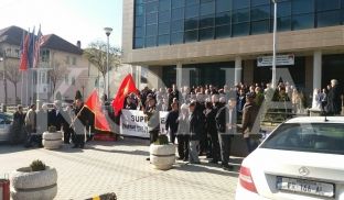 Protestë në përkrahje të Lushtakut në Skenderaj [foto]