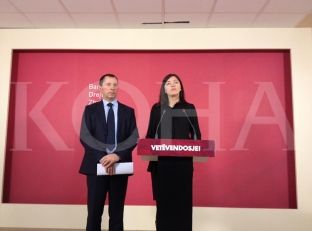 Avokati Gashi: Nuk po lejohet qasja në të gjitha provat për vdekjen e Astrit Deharit