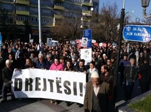 Marsh protestues për Astrit Deharin edhe në Gjilan