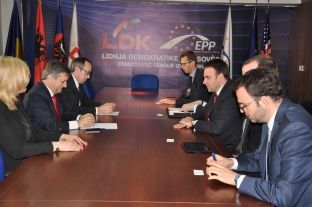 Një delegacion britanik u takua me zyrtarë të LDK-së