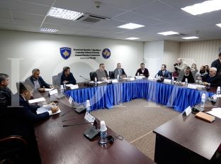 “As KQZ nuk është e pavarur nga politika dhe pushteti”