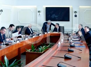 Punën në Kuvend deputetët s’e kanë primare [video]