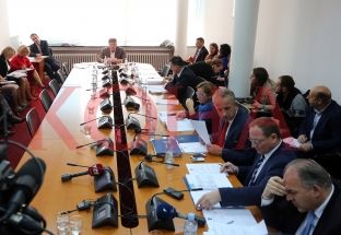 Shtyhet diskutimi i buxhetit në Komisionin për buxhet dhe financa