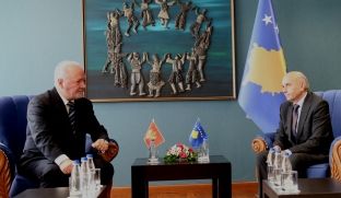  Mustafa pret Dinoshën, asnjë fjalë për demarkacionin