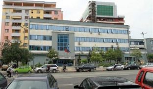 Profesorë të Filologjikut në Shkodër në pranga për shitje notash