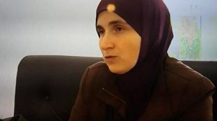  Mësimdhënësja me shami është transferuar në një shkollë tjetër