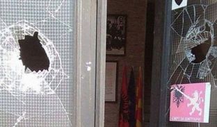 Dëmtohet hyrja e Muzeut të Alfabetit në Manastir