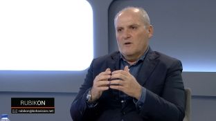 Autostradat morën paratë e një gjenerate, thotë Surroi