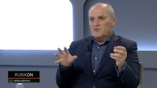 Sipas Surroit ekzistojnë dy përfaqësuese, ajo e Kosovës dhe e Shqipërisë