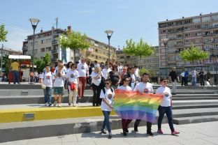 “Ka pjesëtarë të komunitetit LGBTI që falen” [video]