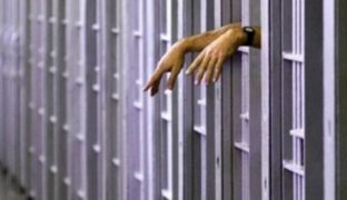 Grevë në burgun e Prizrenit, të burgosurit kërkojnë kthimin e të suspenduarve