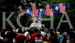  Në Ditën e Falënderimeve, Mustafa falënderon SHBA-në