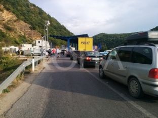 Veturat nga Bosnja nuk mund të hynë në Kosovë