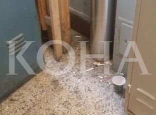 Korridoret e QKUK-ut përplot me bërllok [foto]