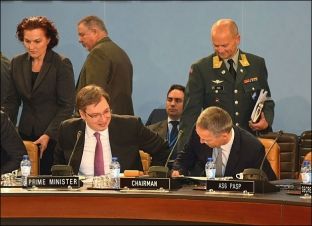 Serbia pret nga NATO t’i kthejë kontrollin e hapësirës ajrore të Kosovës 