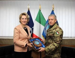 Komandati i KFOR-it në takim me Kodhelin konfirmon përkrahjen për FSK-në