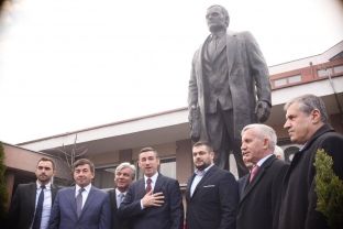 Veseli: Ukshin Hoti ishte ikonë e lëvizjes sonë kombëtare