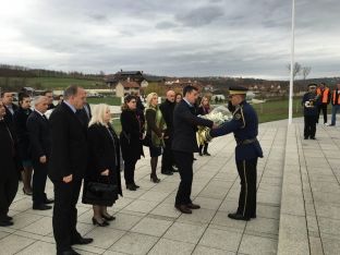Veseli nesër vizitë kullës së Boletinit dhe kompleksit memorial “Adem Jashari”