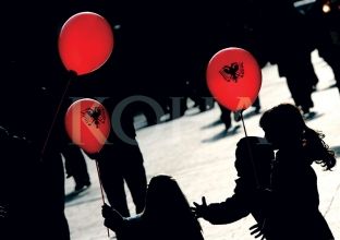 Grupi KOHA ua uron të gjithë shqiptarëve Ditën e Flamurit