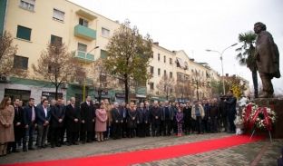 Krerët e PD-së nderojnë Adem Jasharin në Tiranë