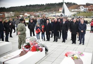 Veseli: Kompleksi Memorial i Jasharajve është shndërruar në vend pelegrinazhi