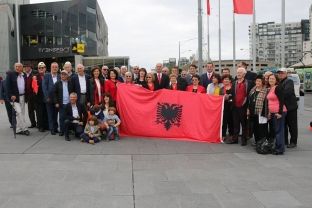 Ky 28 Nëntor së pari u festua në Australi