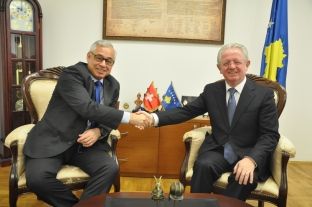 Zvicra vazhdon përkrahjen për Kosovën