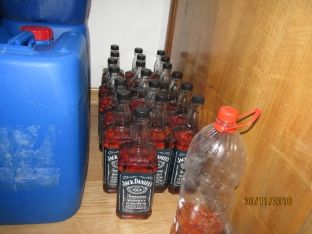 Në Leposaviq zbulohet fabrika e pijeve të falsifikuara alkoolike