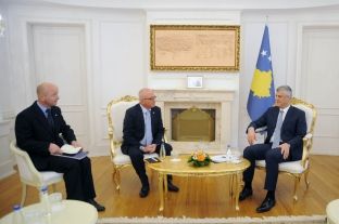 Thaçi vlerëson punën e KNKK-së për angazhimin për të pagjeturit e të gjitha etnive