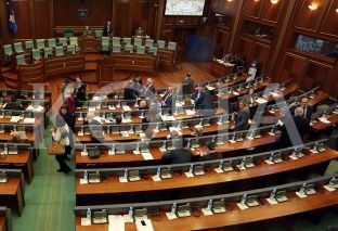 Me ndihmën e opozitës Qeveria kaloi marrëveshjen financiare me BE-në [video]