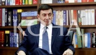 Ministri i Arsimit ngushëllon familjen Bajraktari