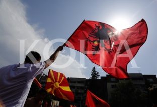  Partitë shqiptare harrojnë premtimet e vjetra, dalin me të reja