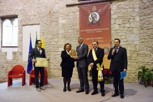  Thaçi shpërblehet për paqe nga Akademia Papnore me “Premio Bonifacio”