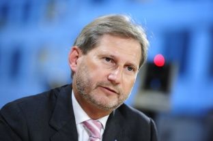 Hahn sot në Serbi, ia rikujton detyrimin e normalizimit të marrëdhënieve me Kosovën