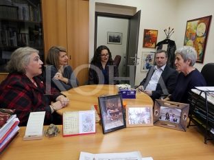 Papadopoulou viziton “Kohën Ditore”, shpreh përkrahje për gazetarinë profesionale