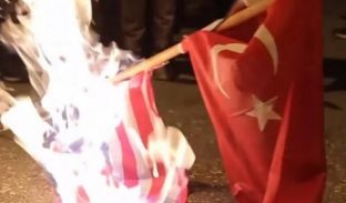 Familjarët e sulmuesve të Konsullatës në Prizren, i kërkojnë falje Turqisë