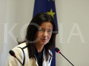 Fajon i bën thirrje Kosovës që urgjentisht të plotësojë kriteret e mbetura për viza