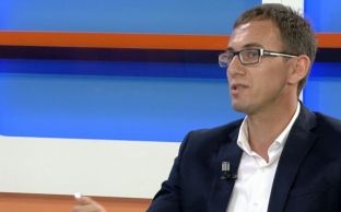 Pyetja e gazetarit Krasniqi që nuk iu mundësua ta bënte në konferencën e kryeministrit