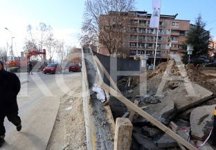  BE-ja nuk thotë se muri do hiqet, rruga “Mbreti Petar” vetëm për këmbësorë 