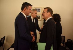 Veseli shpërndanë dekoratat e Thaçit për personalitetet franceze që ndihmuan Kosovën