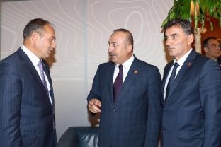 Hoxhaj i telefonon Çavusoglút për ta ngushëlluar për sulmet në Stamboll