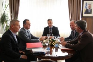 Lumezi kërkon harmonizime për prononcimet publike të personave zyrtarë