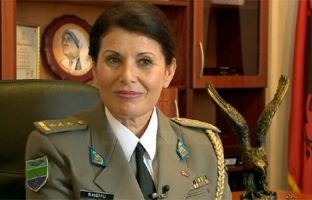 Gjeneralja e parë shqiptare në krye të Komandës së doktrinës dhe stërvitjes