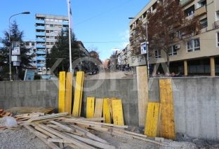  Shoqëria civile në Mitrovicë e shqetësuar për murin te Ibri, politika s’i përgjigjet