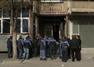  Ish-punëtorët e KEDS-it protestojnë për respektim të vendimit të Inspektoratit [video]