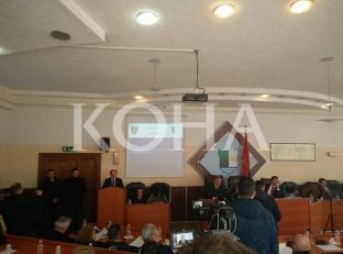 Opozita në Mitrovicë nuk pajtohet me Bahtirin, braktis mbledhjen