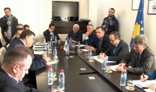  Hoti propozon pakon e dytë fiskale, mbledh kërkesat e privatëve