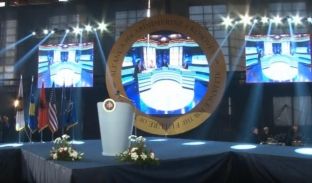 AAK fillon tubimin mospajtues me Qeverinë, i kujton Mustafës kur thoshte se s’do bënte koalicion me PDK-në