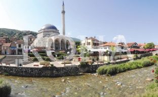 “Vogue” këshillon turistët të vizitojnë Prizrenin dhe Himarën