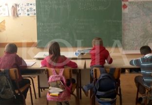 Mësimi me paralele të kombinuara po cilësohet metodë e dhunshme [video]